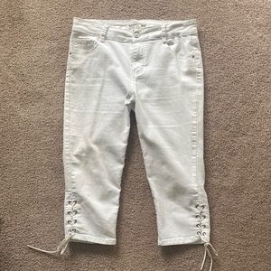 White cropped jeans